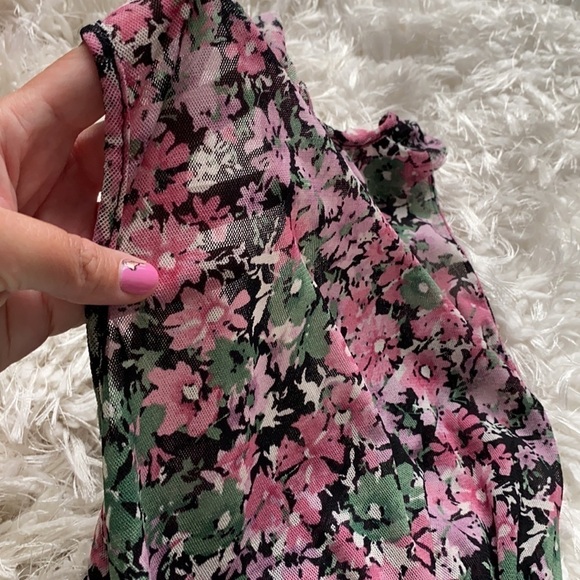 Express Ruffle Floral Top - Picture 7 of 7